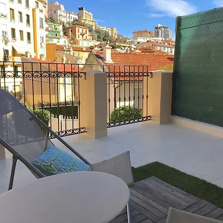 Le 27 *
